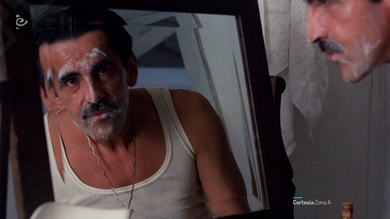 Hablando con el espejo.