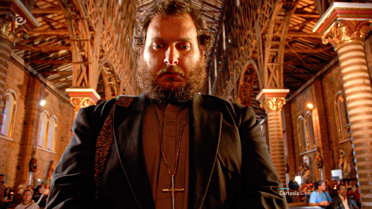 Arrepintiéndose de sus pecados.