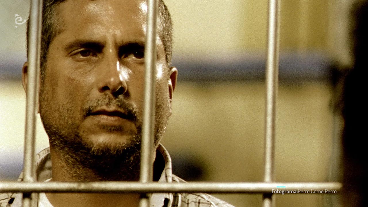 Victor tras las rejas.