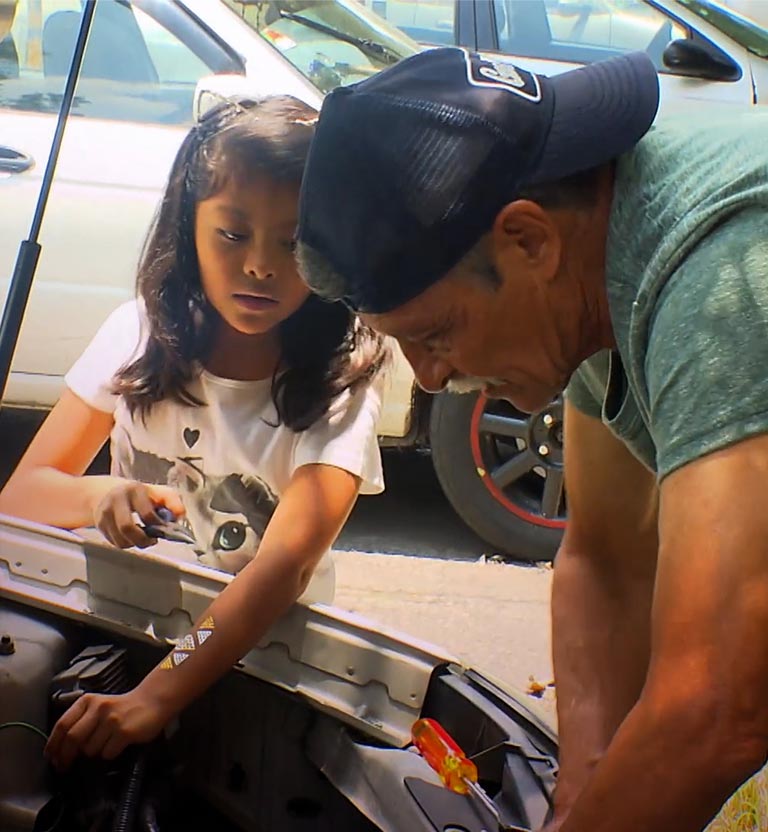 Abuelos es una serie infantil sobre los guardianes de la memoria familiar, disponible ahora en RTVCPlay