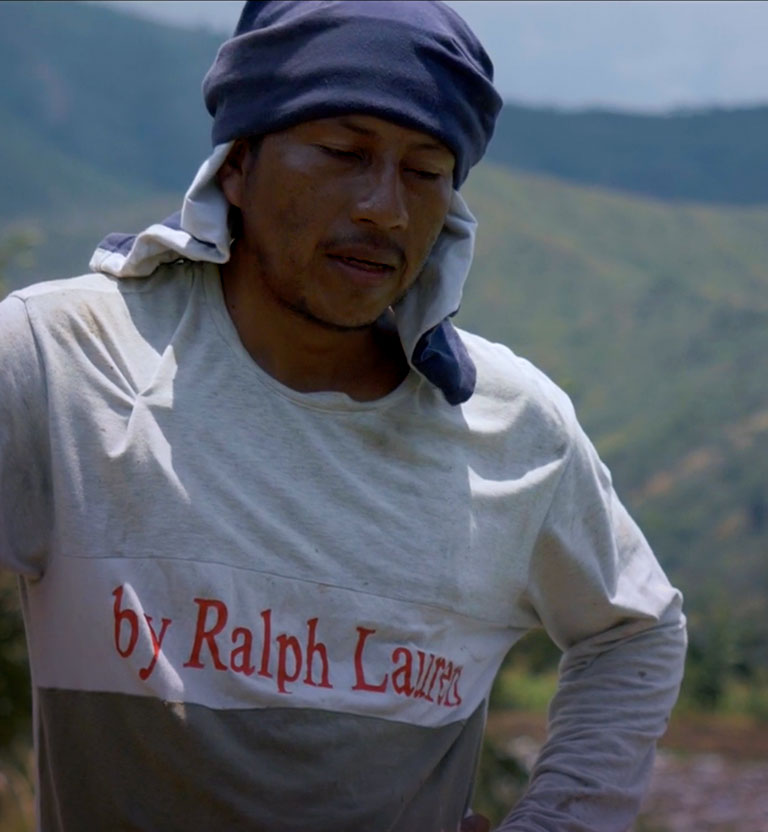 Mira ahora el documental Bajo fuego, en la plataforma de streaming de los colombianos: RTVCPlay