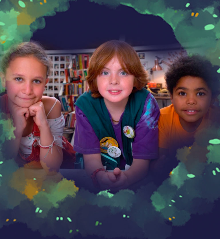 Tres niños exploradores