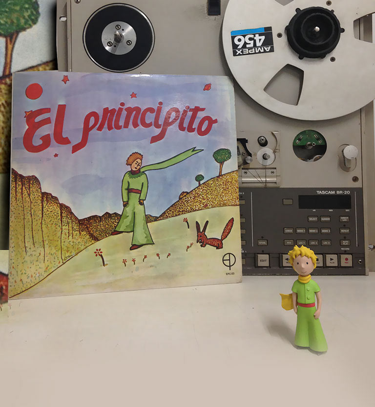 Libro y figura de El Principito