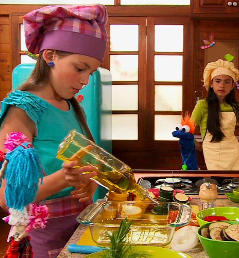 Josefina y el Guante Parlante cocinando