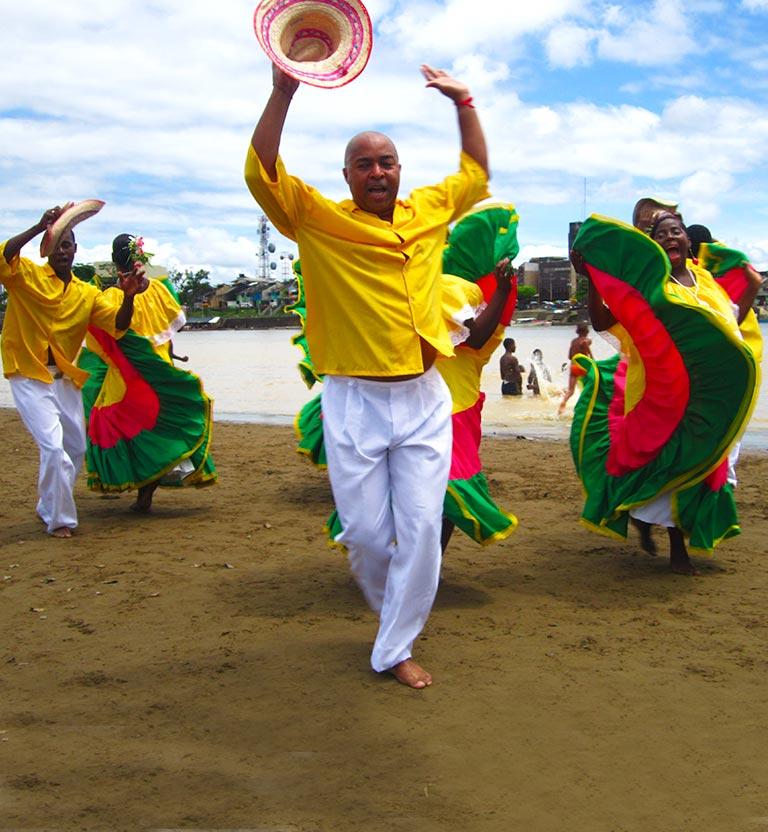 Mira la serie documental Trayecto Pacífico por la plataforma de streaming de todos los colombianos: RTVCPlay. 