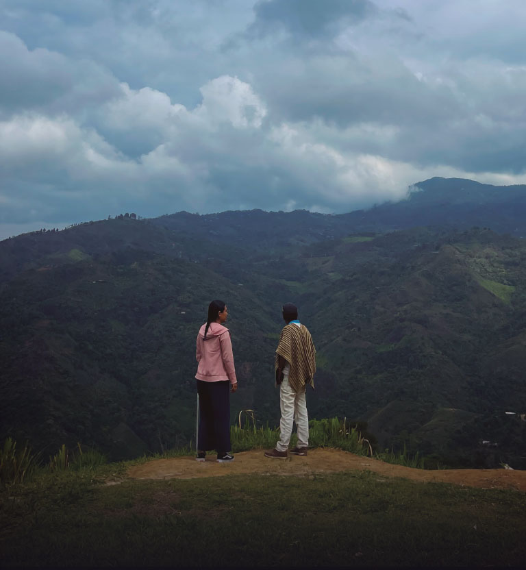 Por cielo y tierra, documental colombiano dirigido por Santiago Diaz-Vence, disponible ahora en RTVCPlay