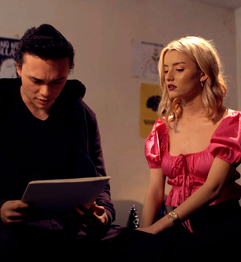 Influencer, miniserie colombiana dirigida por Andrés Arias García, disponible ahora en RTVCPlay