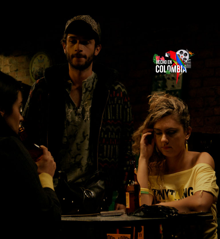 Acompaña a Karen en su camino a la emancipación. Disfruta ahora de Karen llora en un bus en la plataforma de streaming RTVCPlay