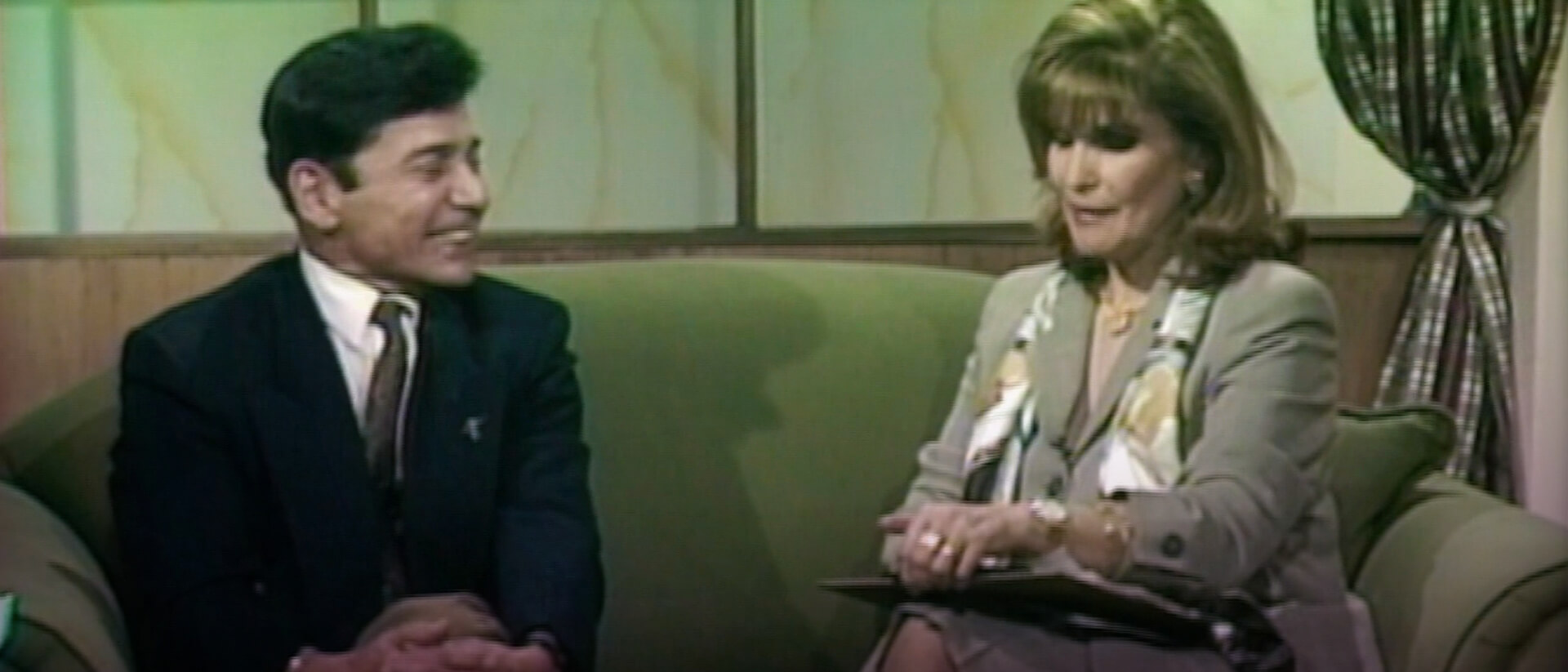 Acompaña a Magda Egas en Café para tres, disponible  en la plataforma de streaming RTVCPlay