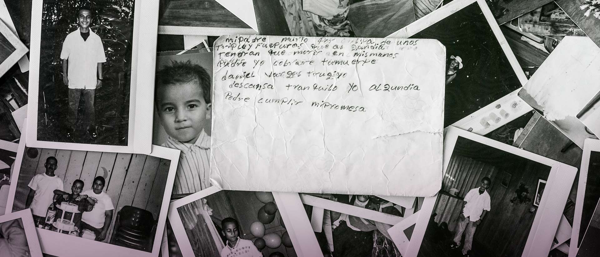 Fotografías familiares y una carta escrita a mano Shooting película documental Señal Colombia