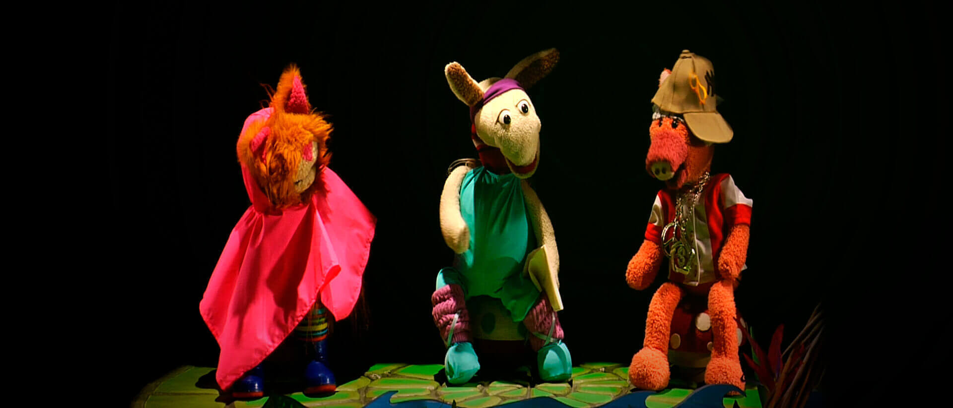 el gato, la llama y el cerdo, mi señal, series infantiles, el show de perico, series online, señal colombia, animales, proteccion animal, invitados, celebridades, infantil, personajes, cancion, selva, derechos, higiene, internet, muerte, internet, normas, acuerdos, complejos, genero, familia, contaminacion, empatia, amistad, amigos