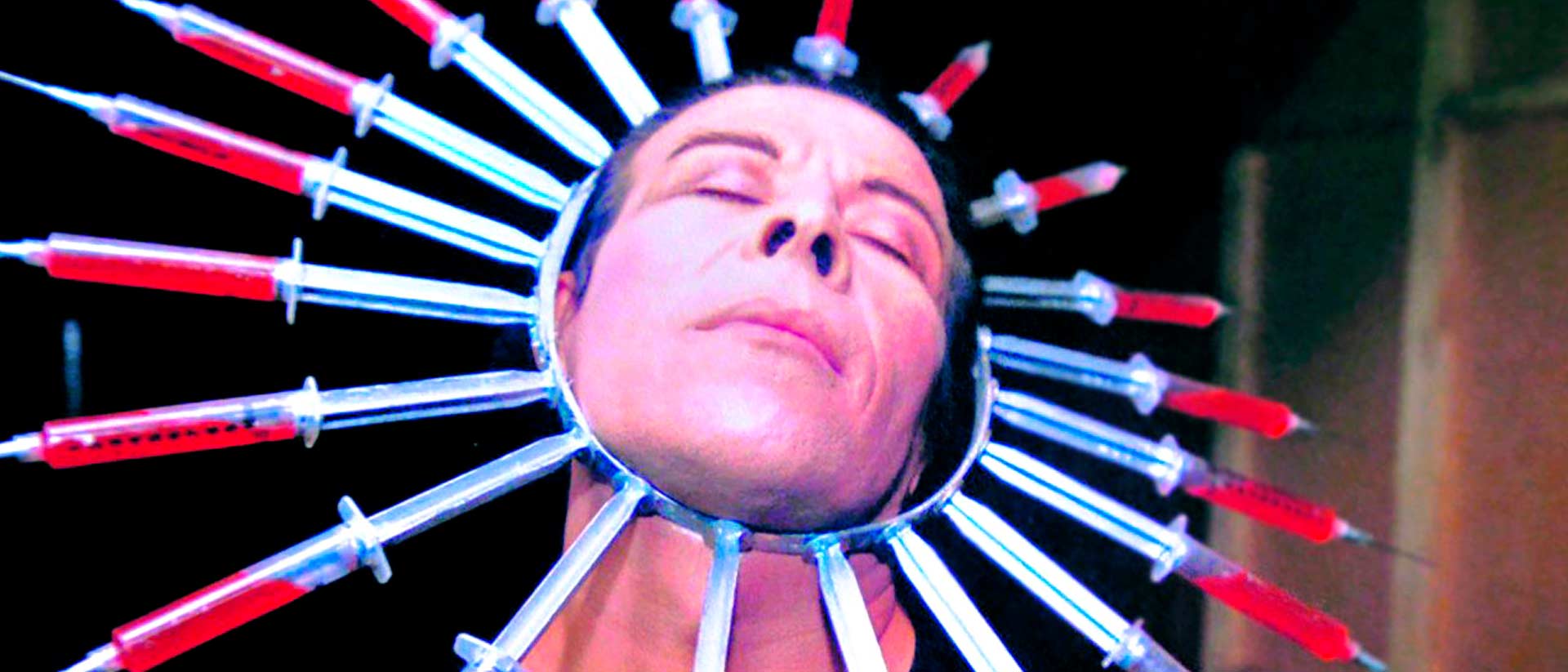 Artista conceptual con jeringas llenas de pintura roja Pedro lemebel película documental completa 