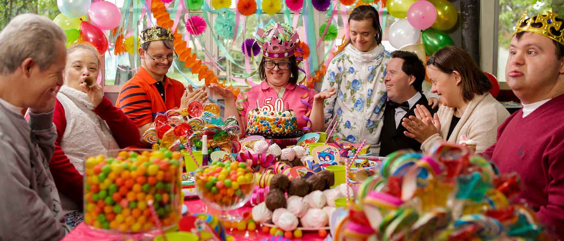 Conoce la lucha de un grupo de personas con síndrome de Down por ser reconocidos como adultos en RTVCPlay.