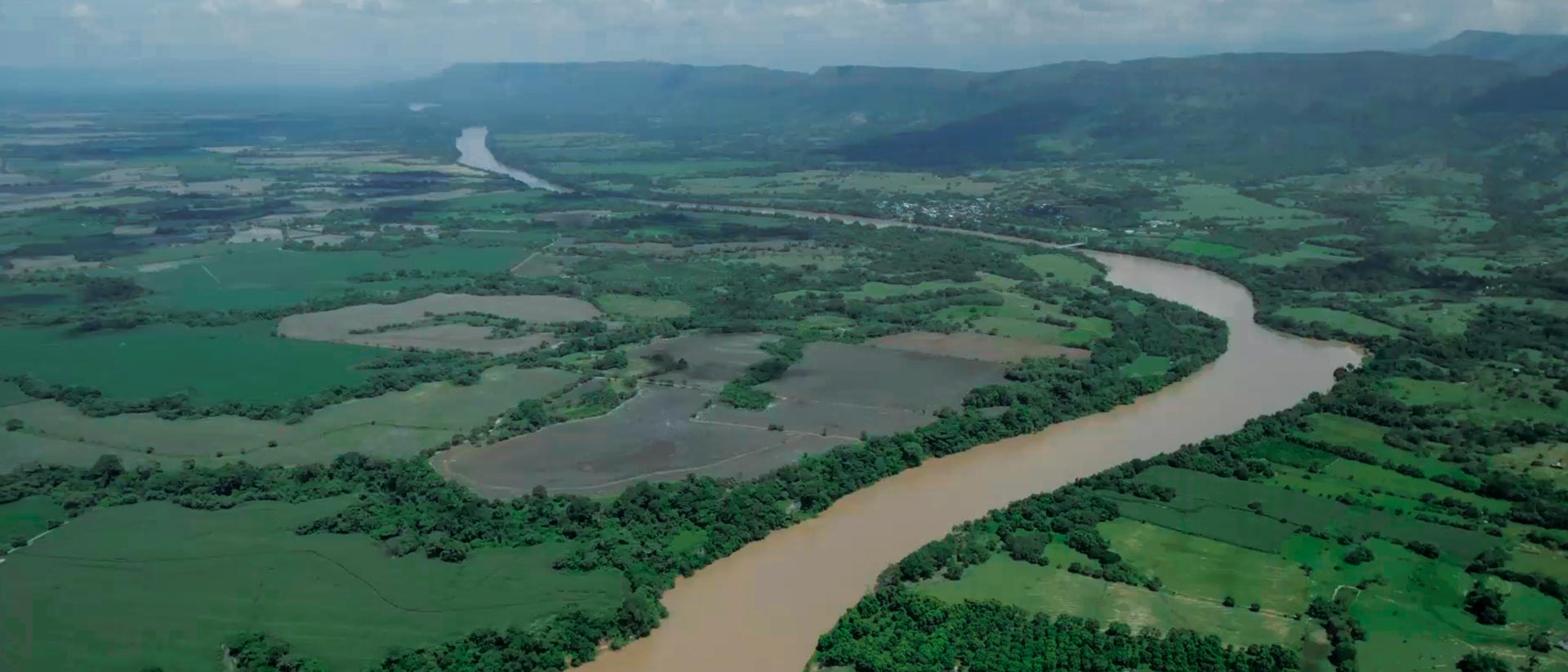 Cover Background Las voces del río