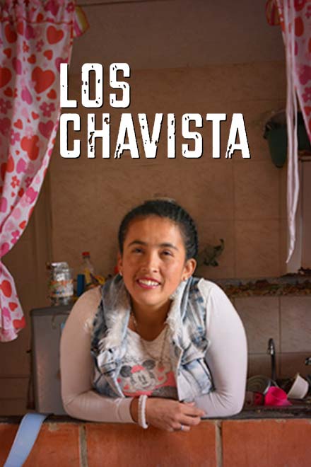 mujer joven sonriente en la cocina póster Los Chavista