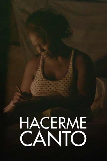 mujer adulta afrodescendiente escribiendo en una agenda