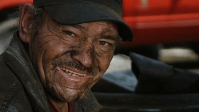 Rostro de un hombre de profesión mecánico