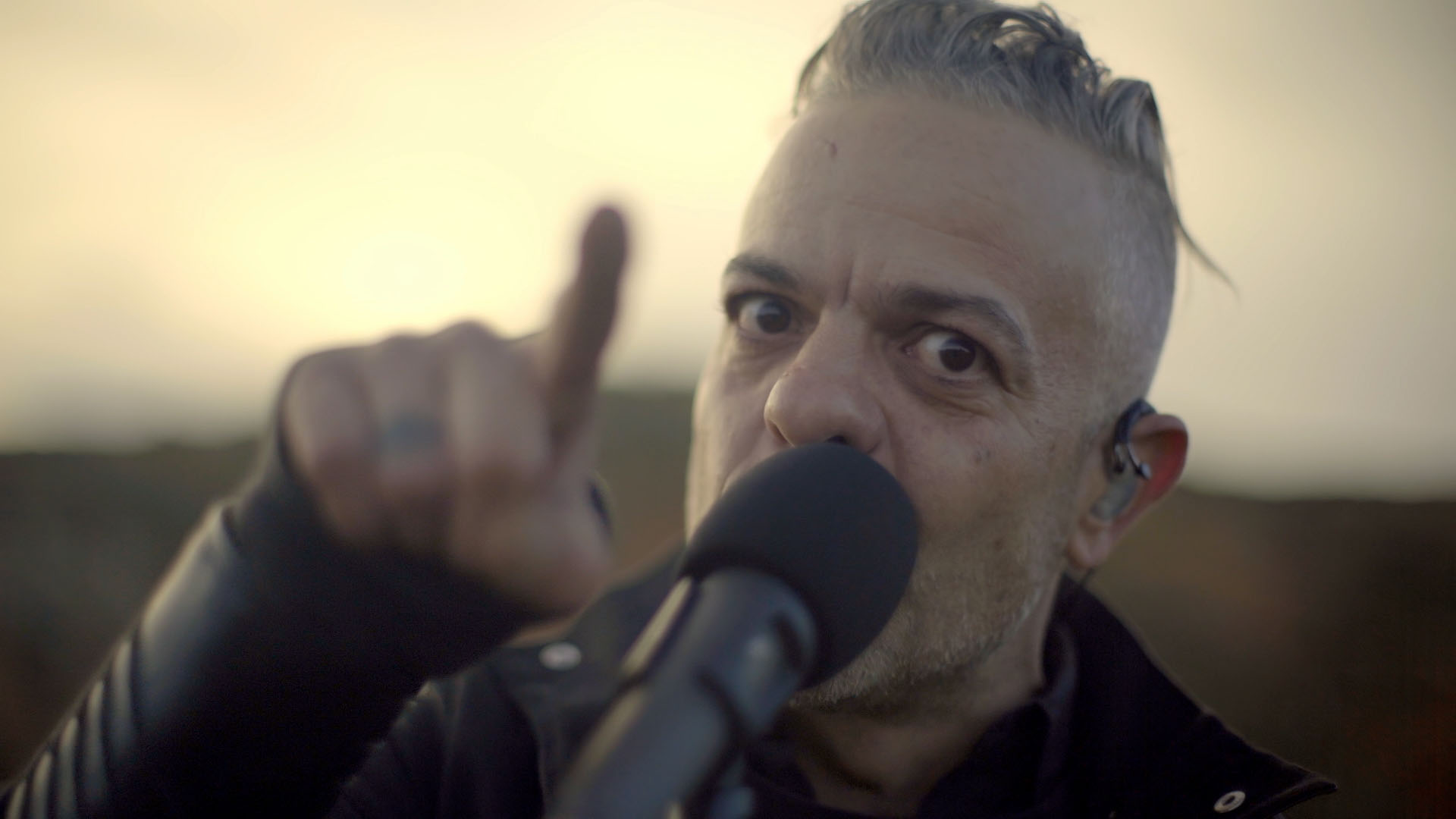 Tequendama, la superbanda de rock colombiana, interpreta su éxito Gigantes en Sesiones RTVC. Escúchalo ahora en la plataforma de streaming RTVCPlay.