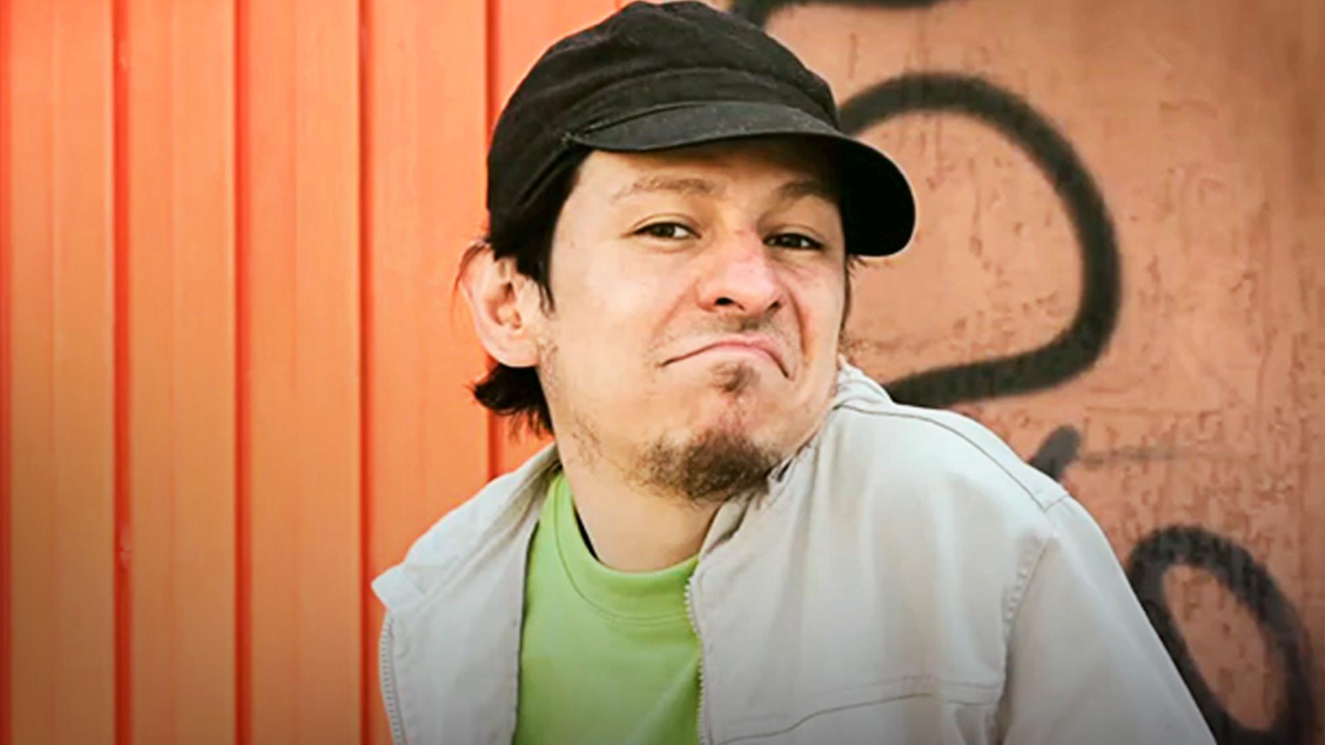 hombre colombiano haciendo gestos