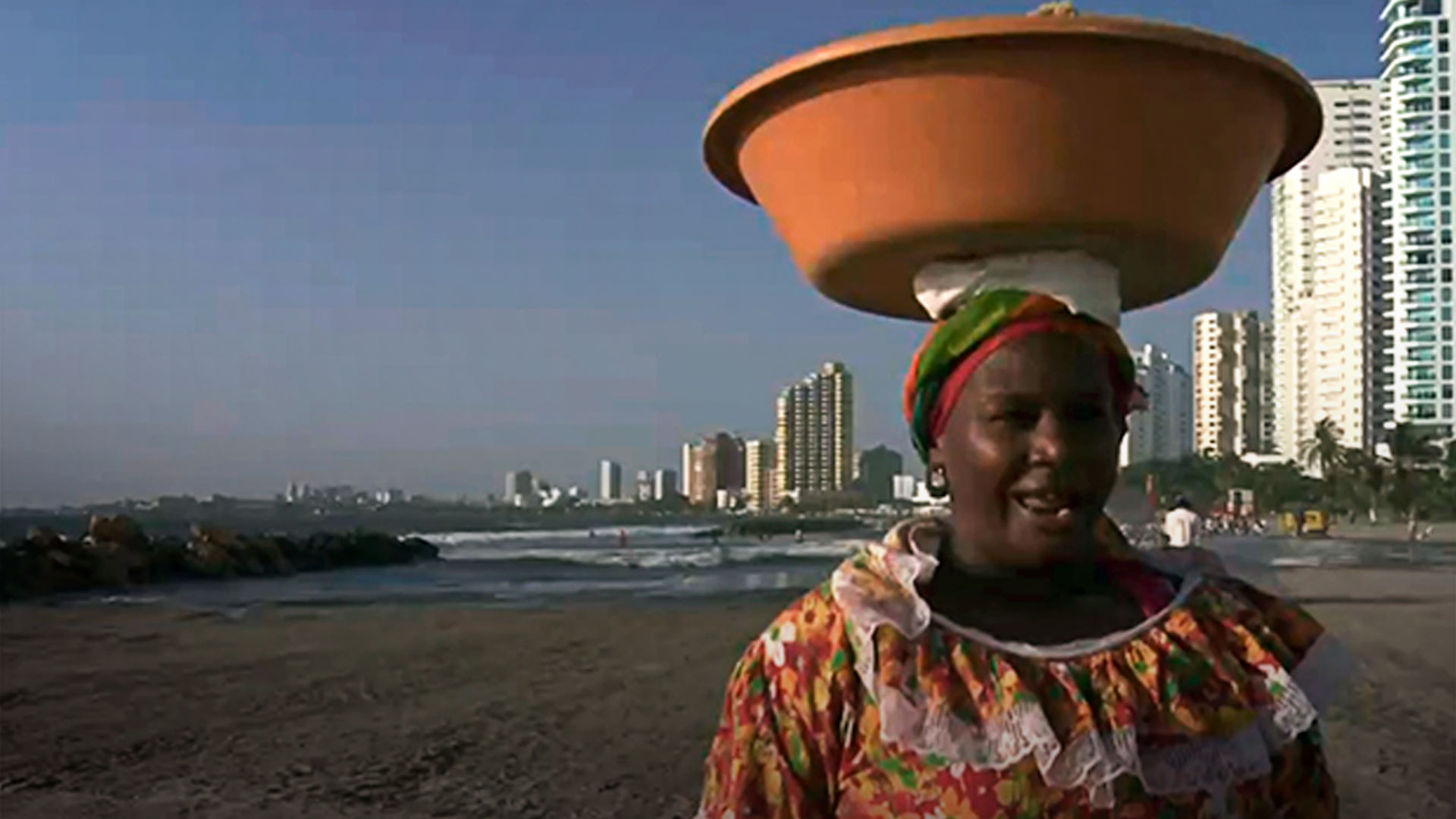 mujer del caribe vendiendo cocadas