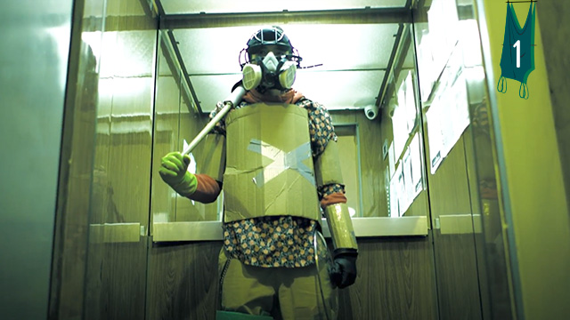 Soldado de pandemia preparado para salir de su casa