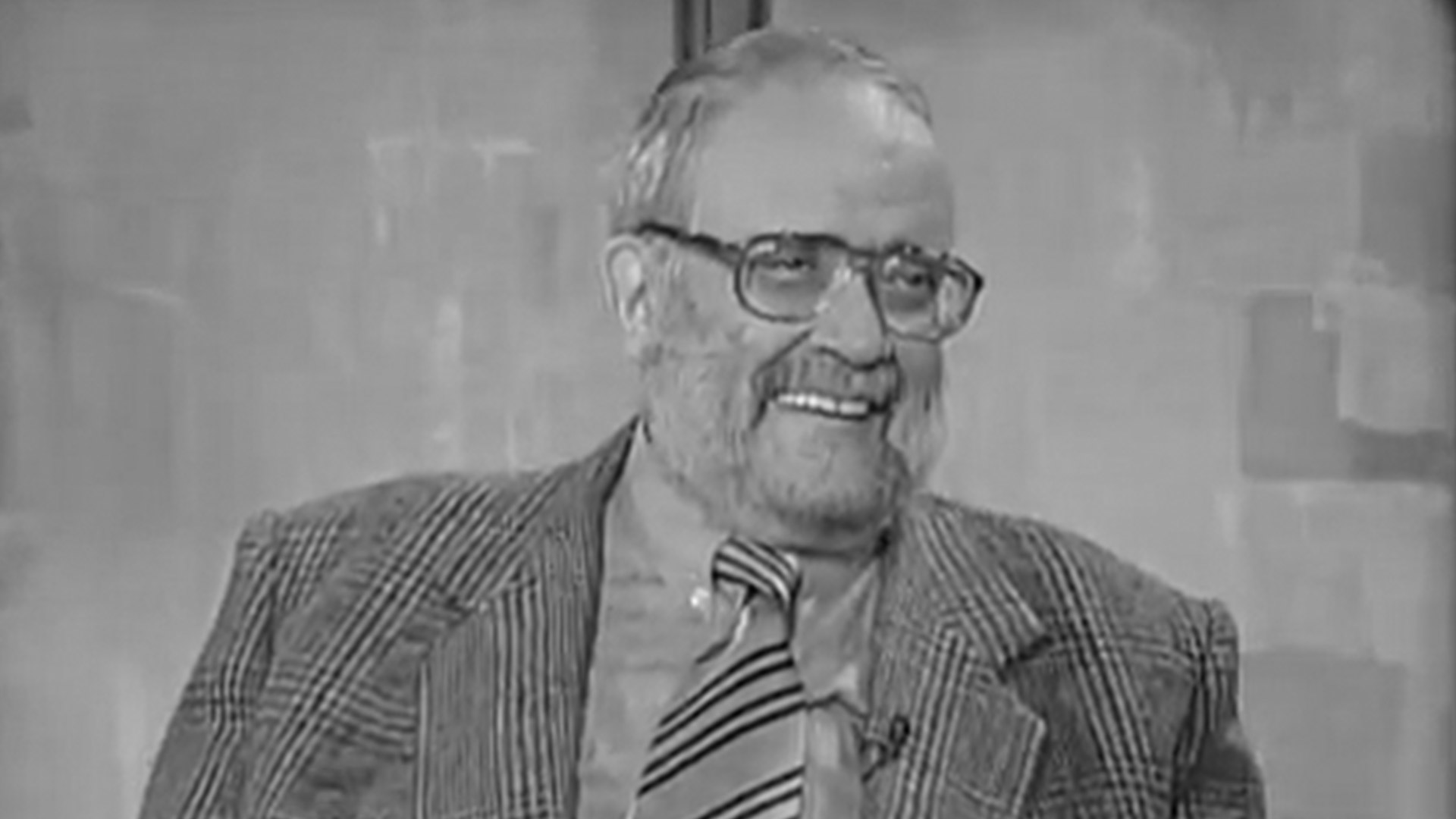 Alfredo Iriarte sonriendo, entrevista con Alfredo Iriarte sonriendo, biografia de Alfredo Iriarte sonriendo, series gratis, series online, series de señal memoria