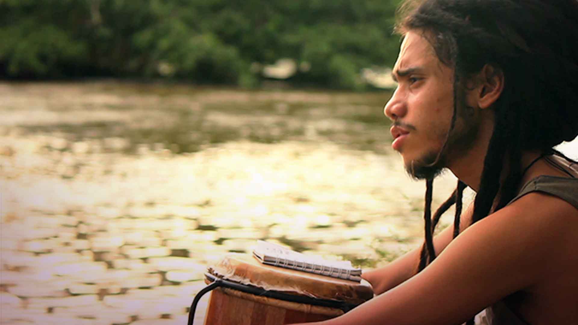 Cantante de reggae con su tambor