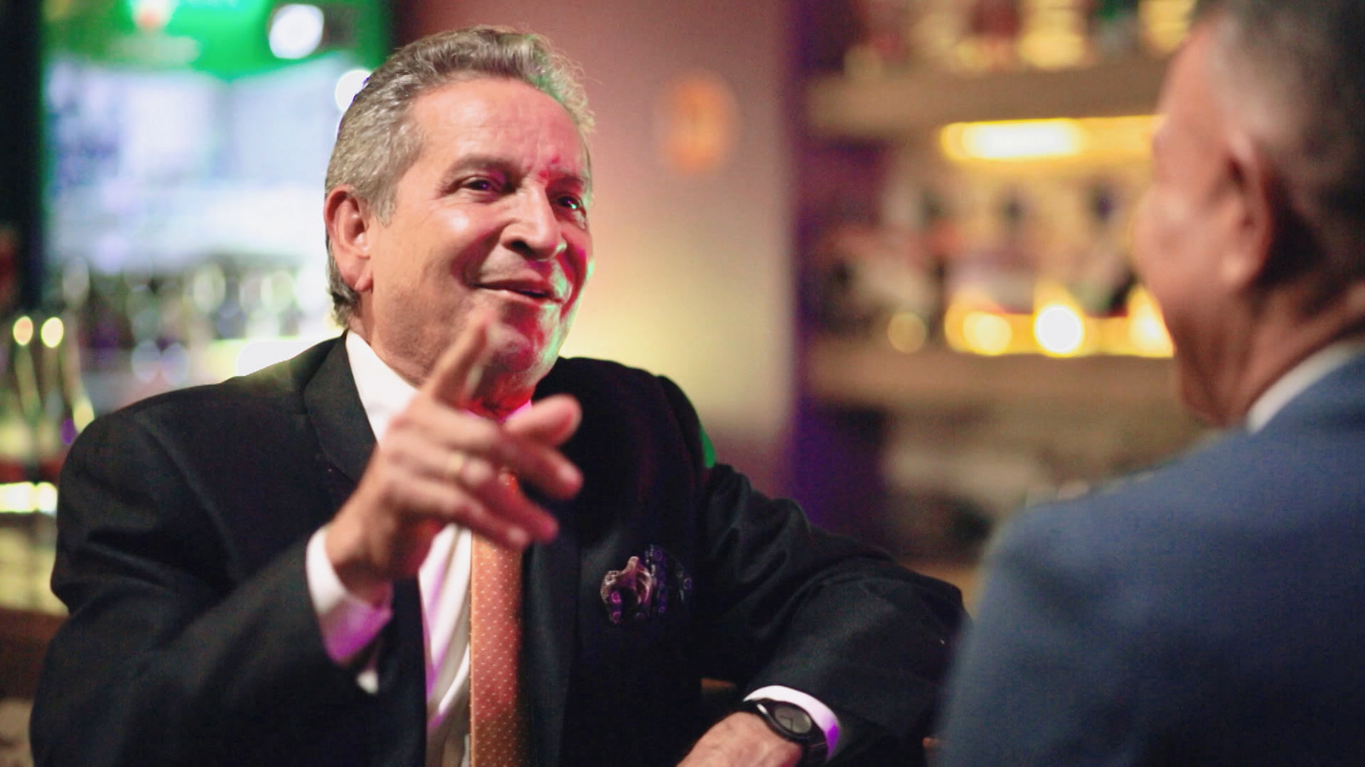 Darío Gómez hablando, Darío Gómez, vida de Darío Gómez, series de musica, series gratis, coronel en su laberinto, series colombianas