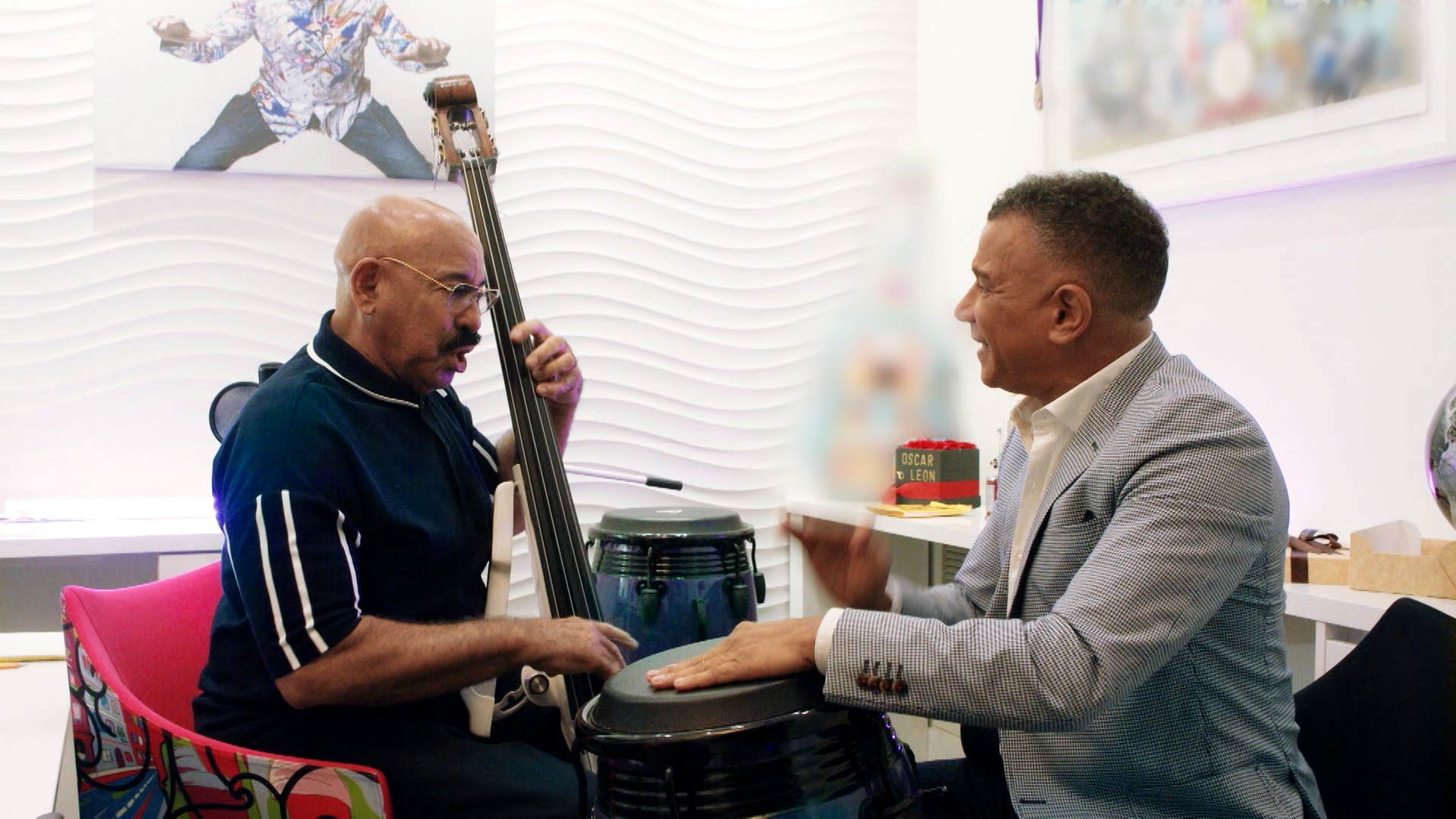 Oscar De León junto a  Juan Carlos Coronel, oscar de leon, coronel en su laberinto, series gratis, series colombianas, musica gratis, musica colombiana, series online, descargar series gratis