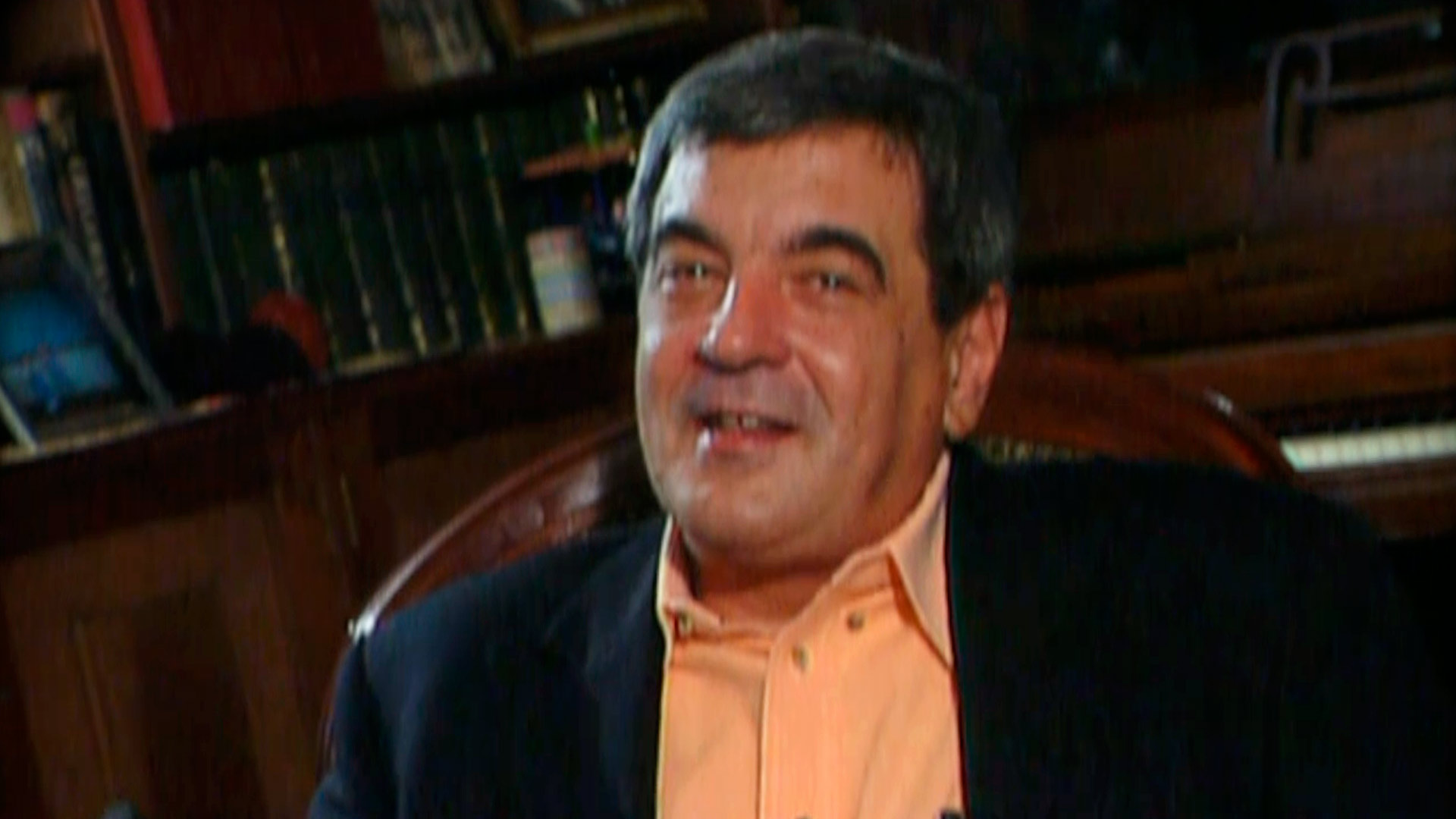 Eliseo Alberto siendo entrevistado