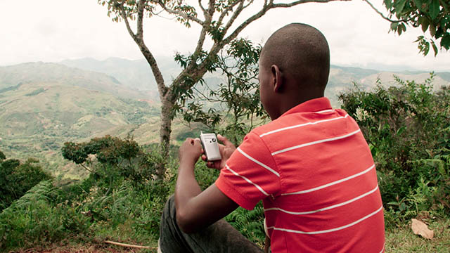 Mira ‘Del Kilohertzio al punto com’ con audio descriptivo y lengua de señas por RTVCPlay