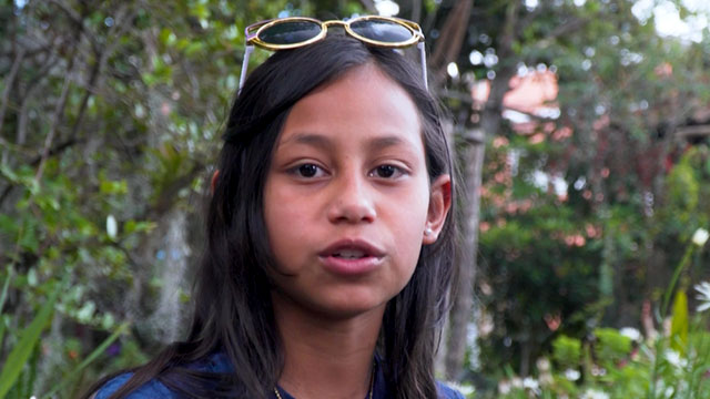Niña Venezolana, amigos venezolanos, protectores de unicef,  jugar en la escuela, serie amigos sin fronteras, niños del colegio, series para niños, series de señal colombia, series gratis, series online