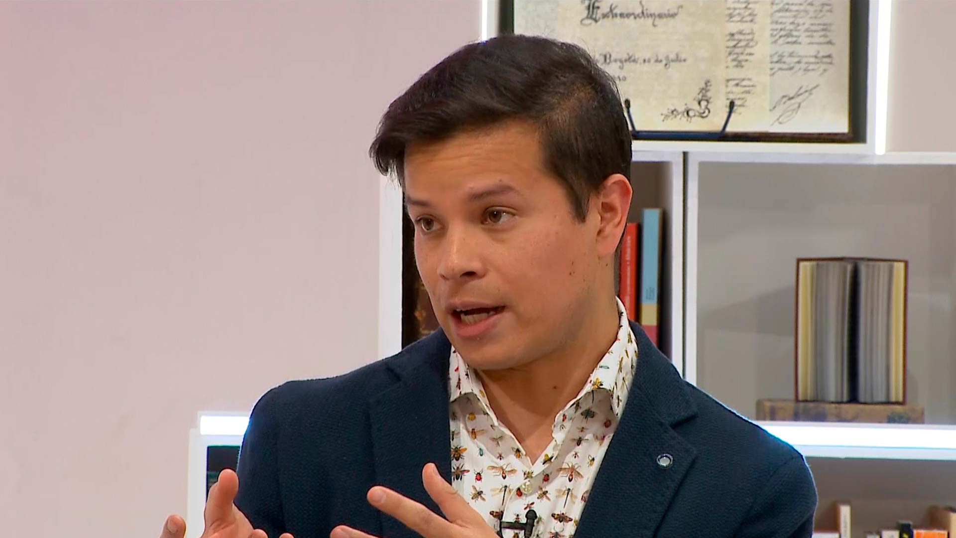 Pueblo unido... monarcas vencidos, 4 Preguntas a la historia, independencia,  series educativas, series gratis, series online, series de señal colombia, ver 4 preguntas a la historia