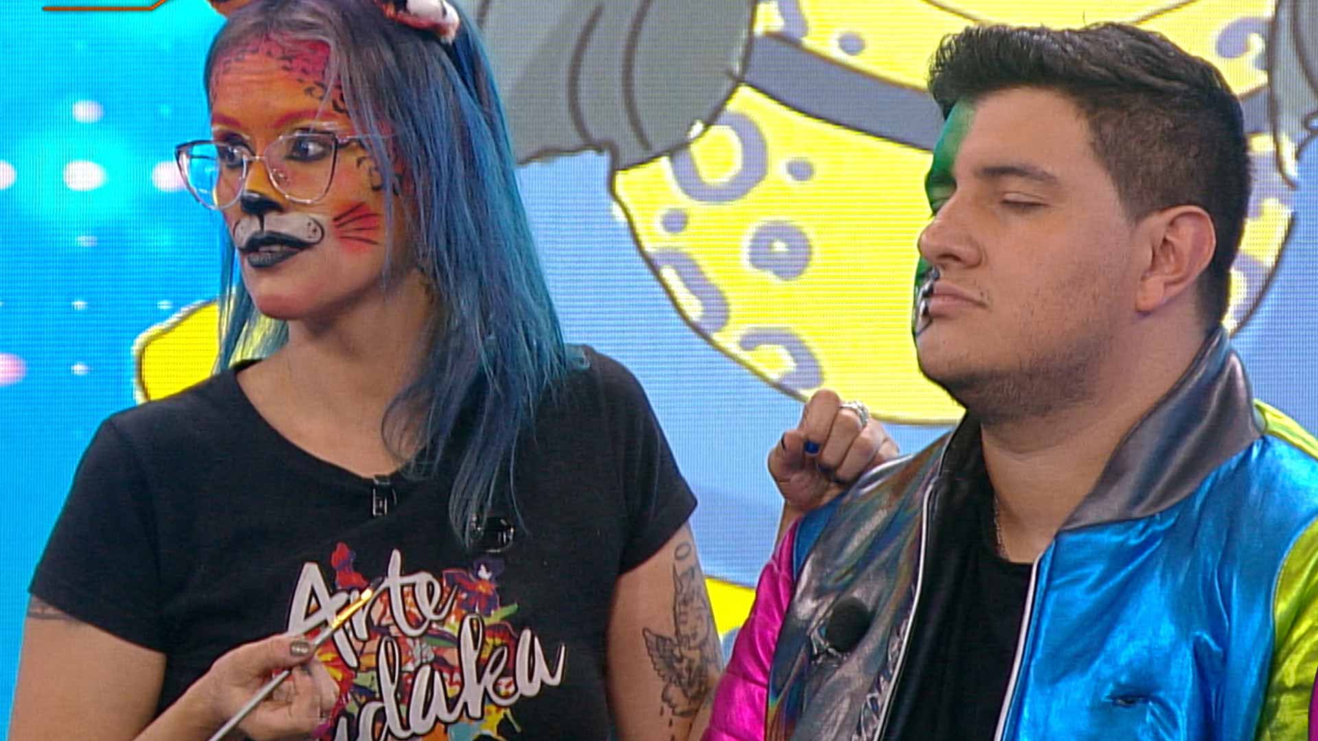mujer pintando al profe, pintura facial, maquillaje artistico, expresion corporal, profe en tu casa, series educativas, señal colombia