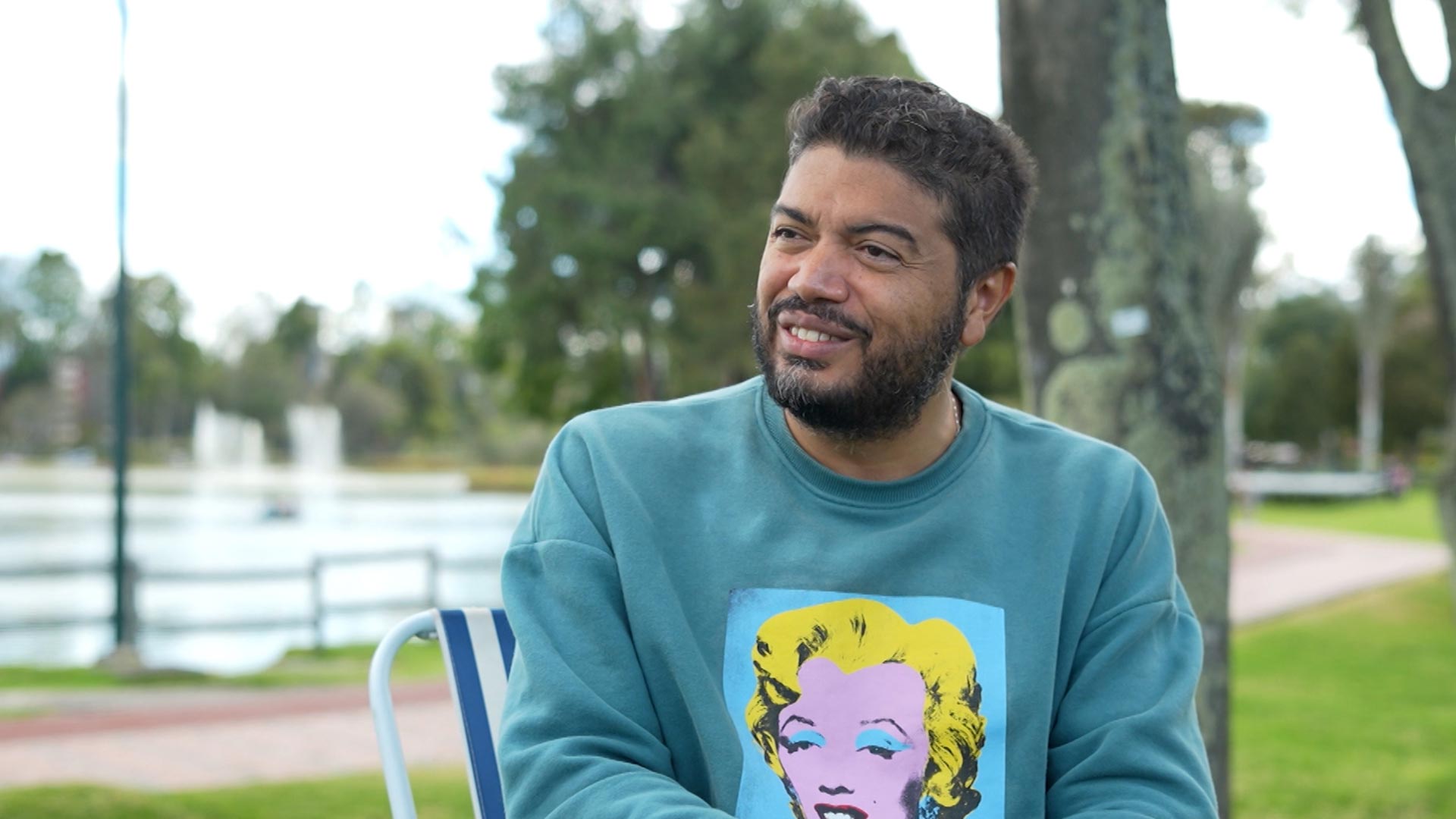 Escucha la conversación entre el escritor Frank Báez y Erick Duncan en Señal literaria, disponible en la plataforma de streaming RTVCPlay