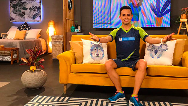 rutinas en casa, rutinas de deporte para adultos mayores, ejercicios para adultos mayores, entrenamiento fisico para adultos mayores, mantenimiento fisico, Presentación, reto, Entrenador, mantenimiento fisico, ejercitar cuerpo, rutinas de entrenamiento gratis, series gratis, series online, series colombianas, series de señal colombia