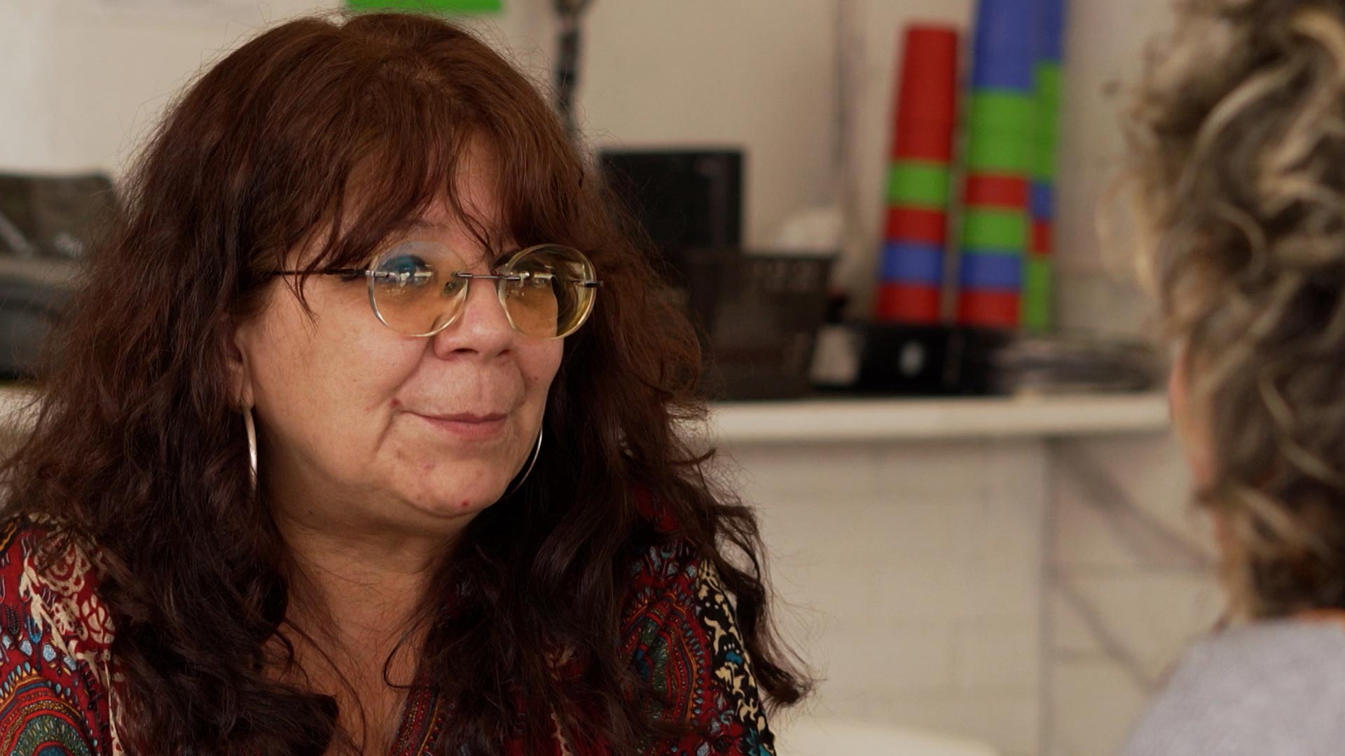 Mira ahora “Flores, murales y feminismo popular”, tercer capítulo de la segunda temporada de Heroínas del pueblo, en RTVCPlay