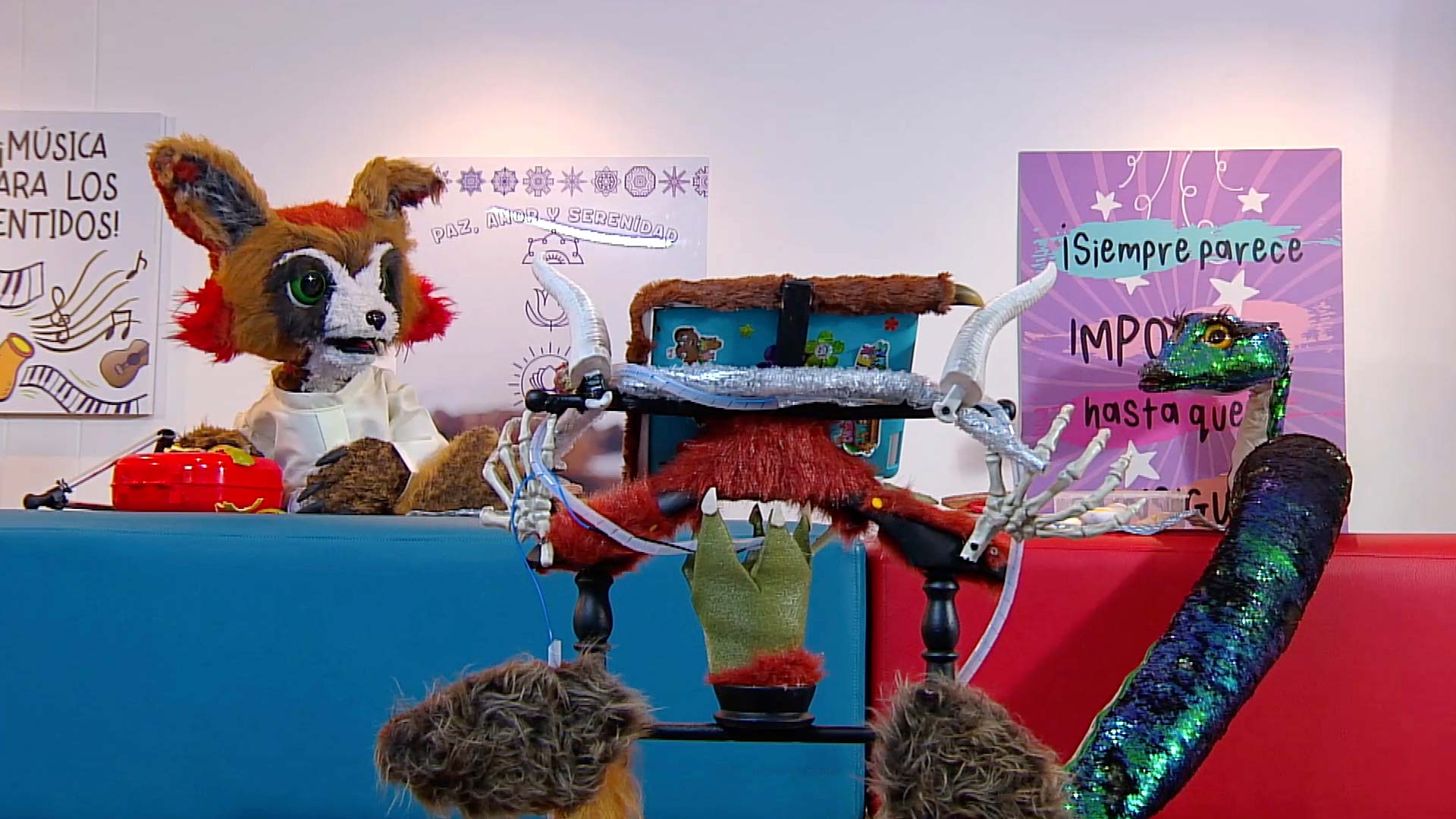 Sigue las aventuras de Debi y Angus en Territorio Mágico por RTVCPlay. 