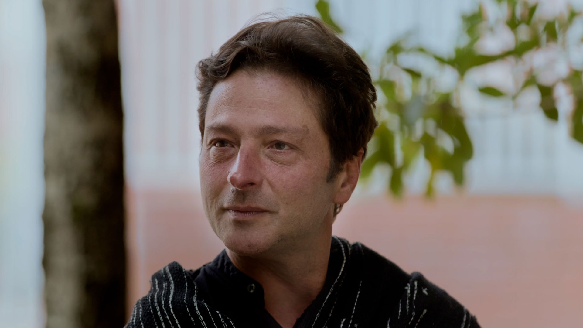 Conoce la obra del artista colombiano Juan Carlos Delgado en Extramuros, disponible ahora en la plataforma de streaming RTVCPlay