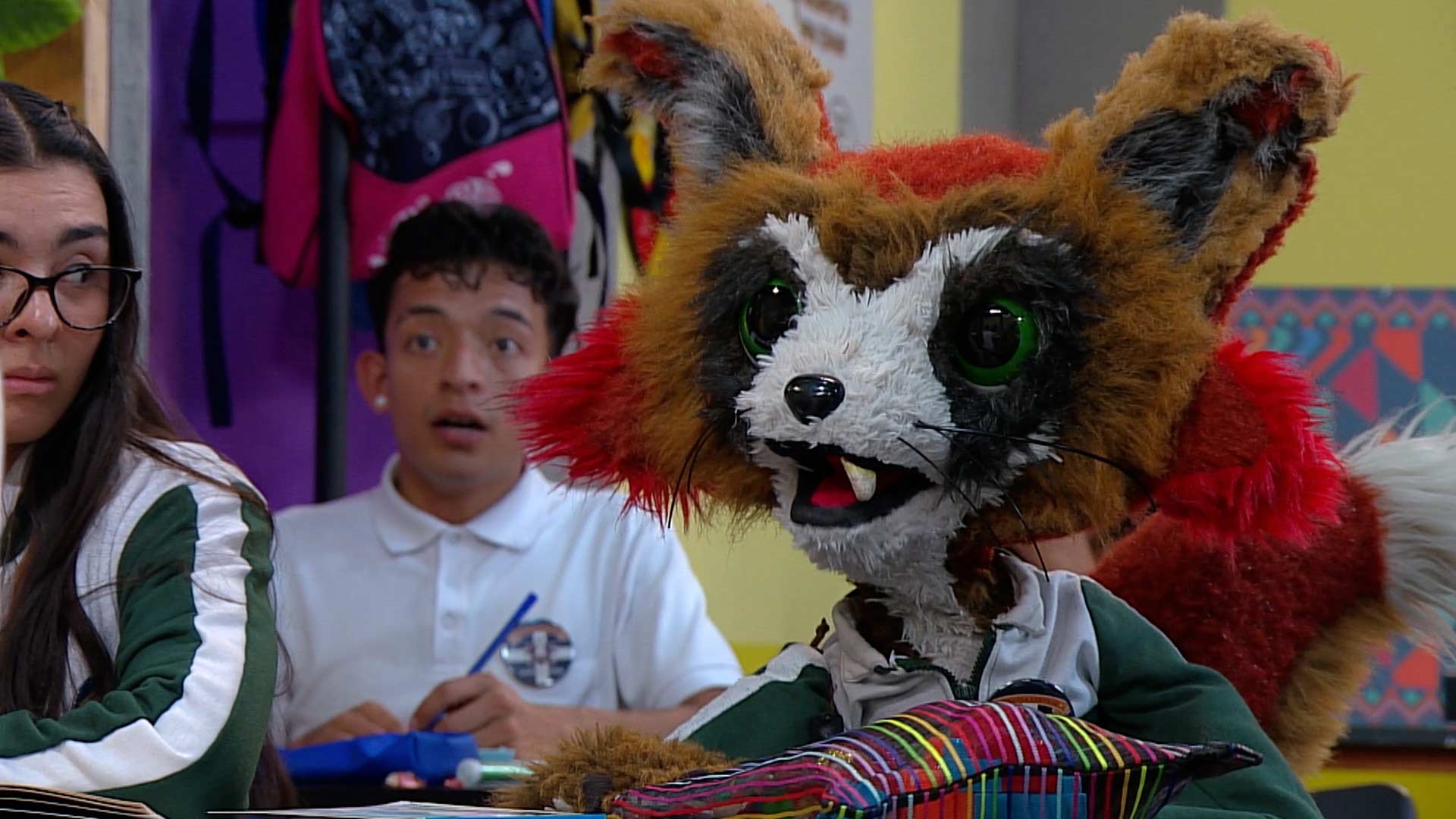 Sigue las aventuras del salon arcoíris en Territorio Mágico por RTVCPlay. 