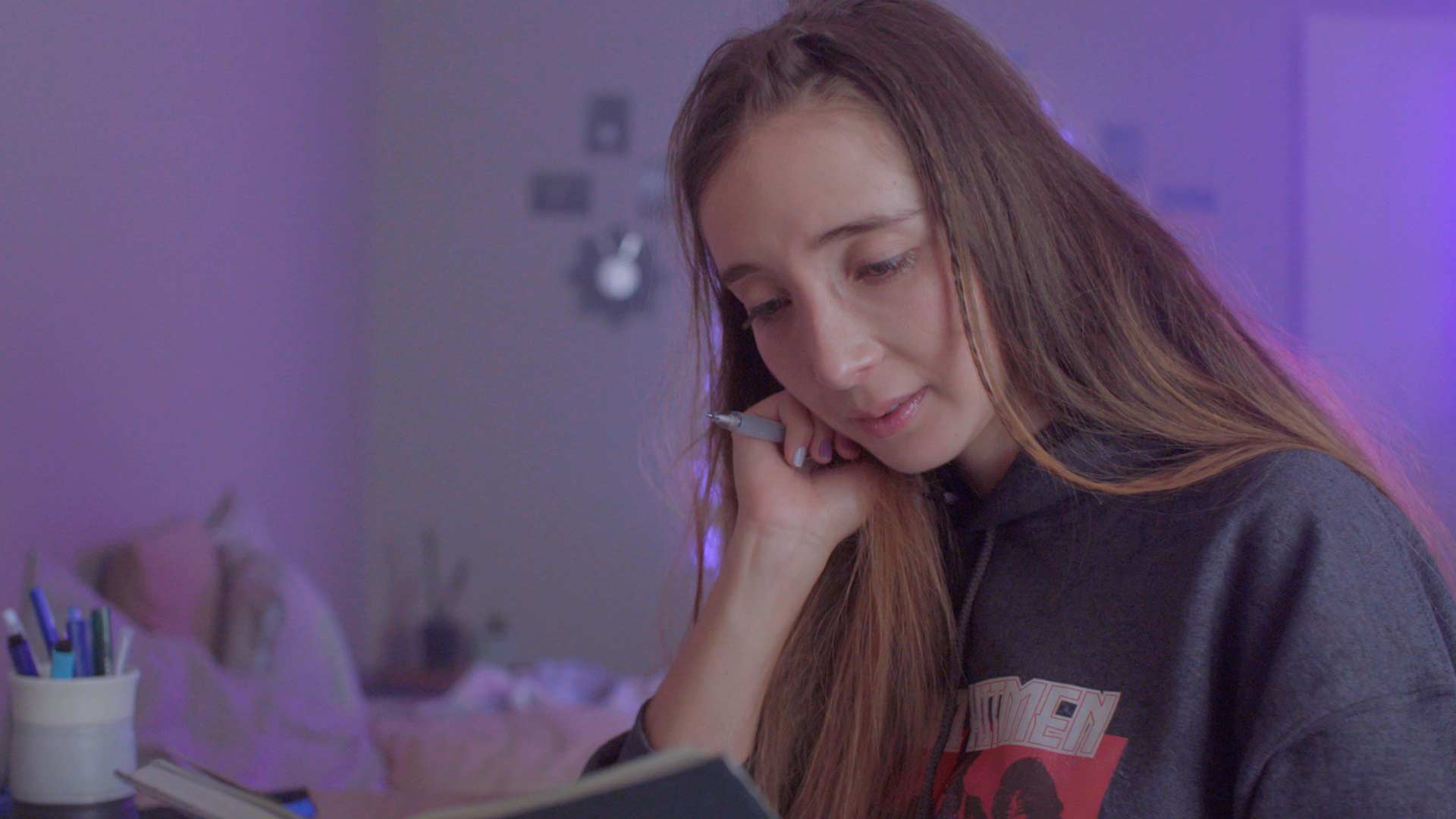 Vive la historia de Nika en Los diarios secretos de las chicas incompletas por la plataforma RTVCPlay