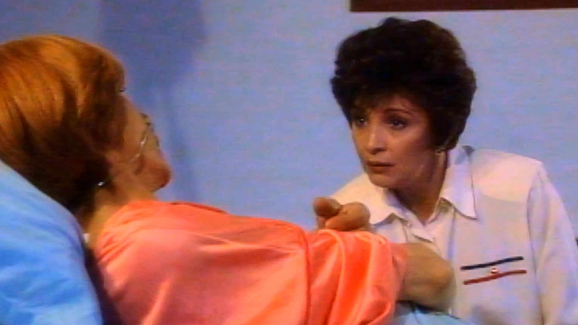 Sigue la historia de María Consuelo, la mejor amiga de la Señora Isabel por  www.rtvcplay.co. 