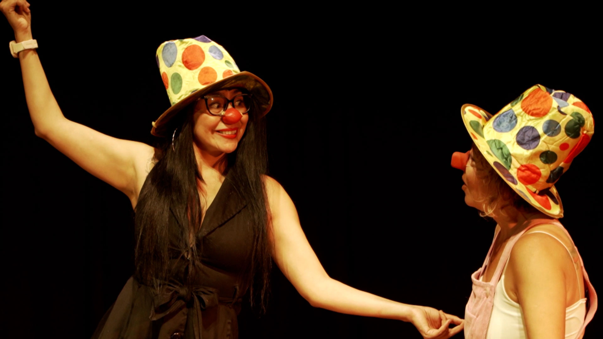 Mira ahora “Teatro con aroma de mujer”, séptimo capítulo de la serie Heroínas del pueblo, en la plataforma de streaming RTVCPlay