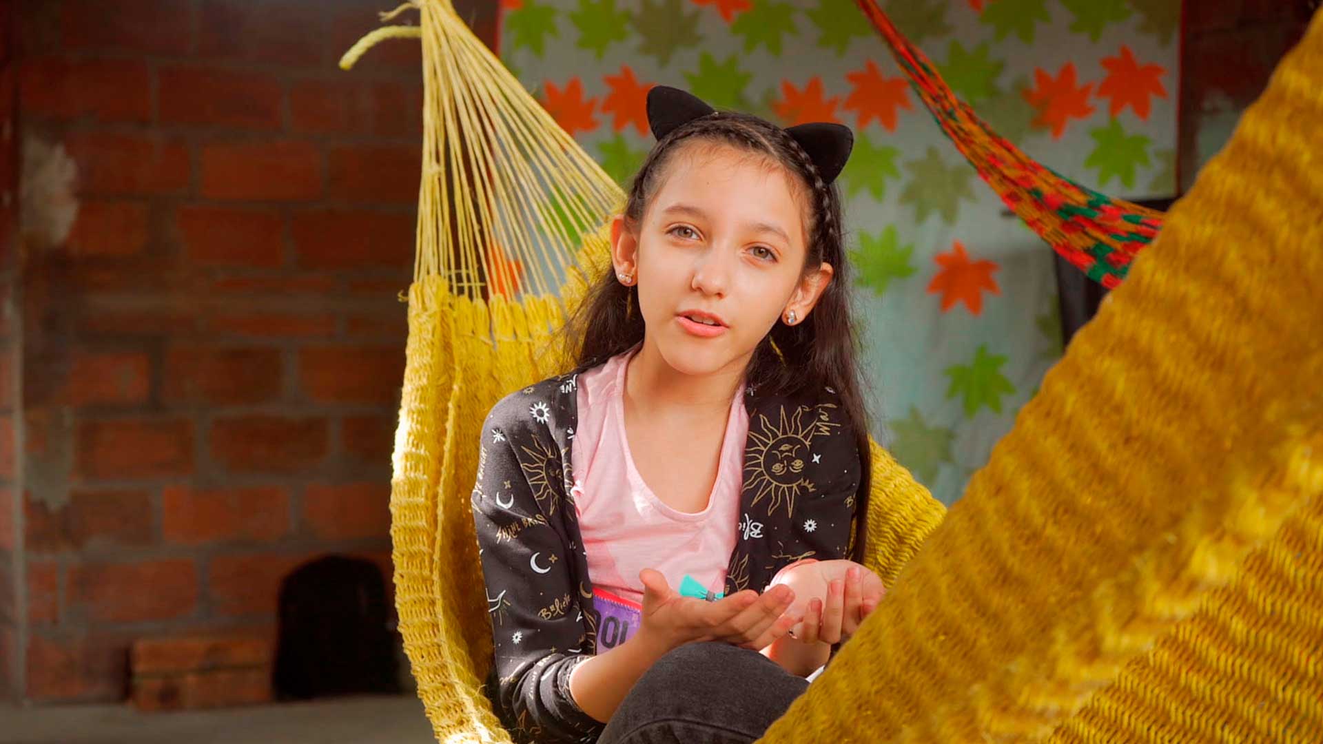 Sara de Medellín, juegos para niños, juegos en casa sin aparatos tecnologicos, tiempo de calidad entre amigos, ver geniales gratis, mi señal mi huella, niños colombianos cocinando, series educativas, series gratis, series online