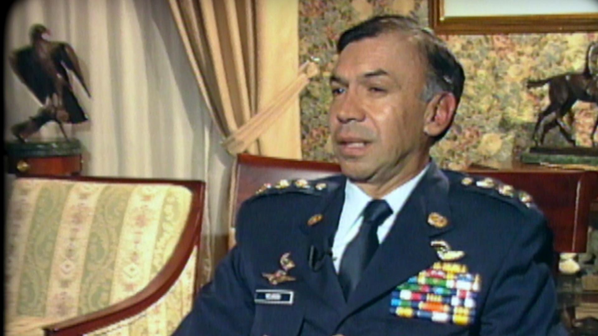 Héctor Fabio Velasco, vida de Héctor Fabio Velasco, biografia de Héctor Fabio Velasco, señal memoria, series de señal memoria, series gratis, series online