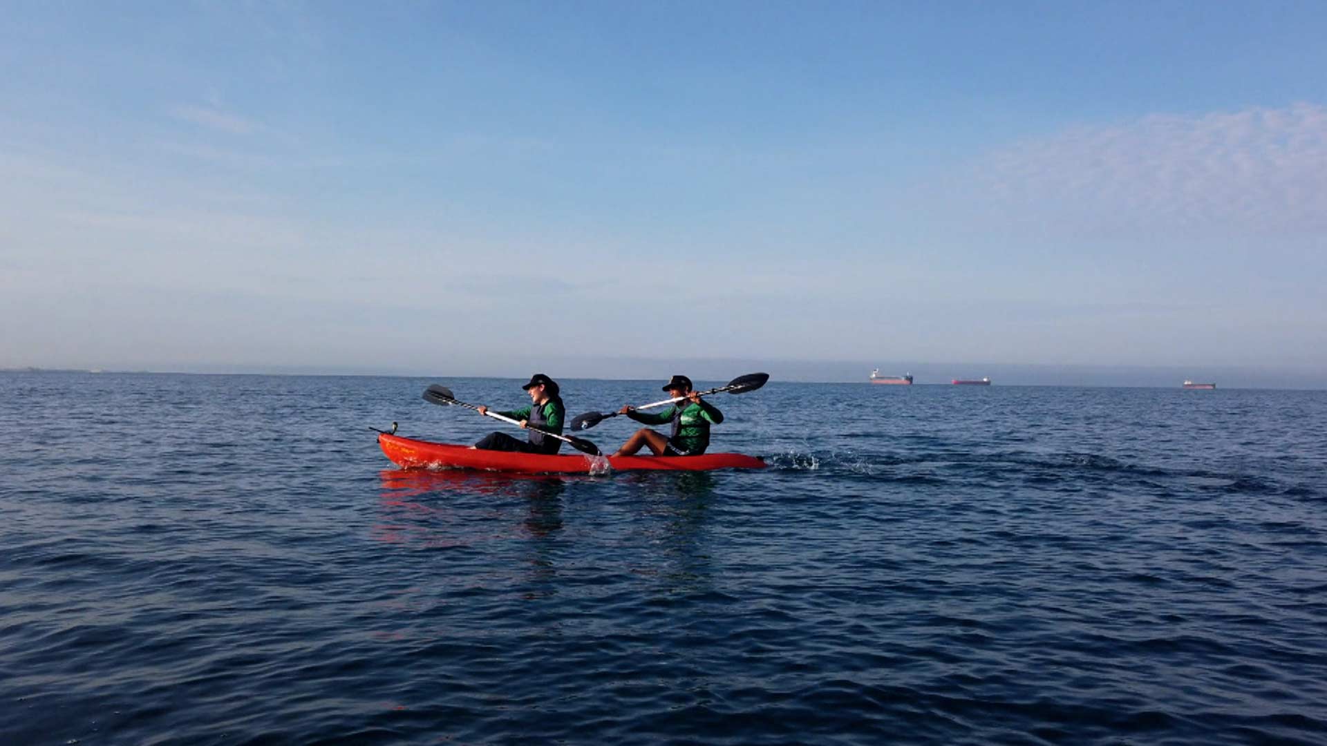 Remando en el mar de Santa Marta, arepa de huevo, caribe colombiano, aventureros, paisajes colombianos, deportes extremos en colombia, conocer la cultura colombiana, series academicas, series colombianas, series de señal colombia, series online, series gratis