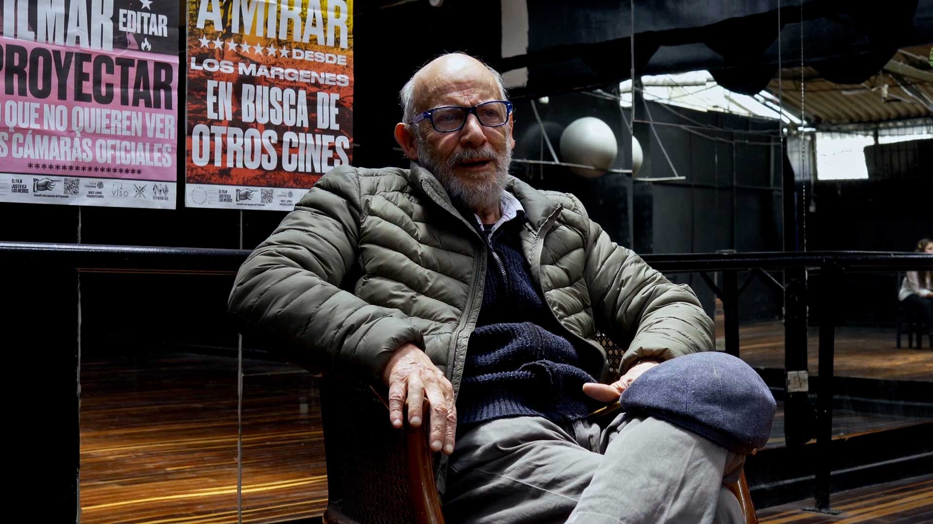 Mira ahora la entrevista al cineasta Carlos Sánchez, protagonista del documental El film justifica los medios, en la plataforma de streaming RTVCPlay 