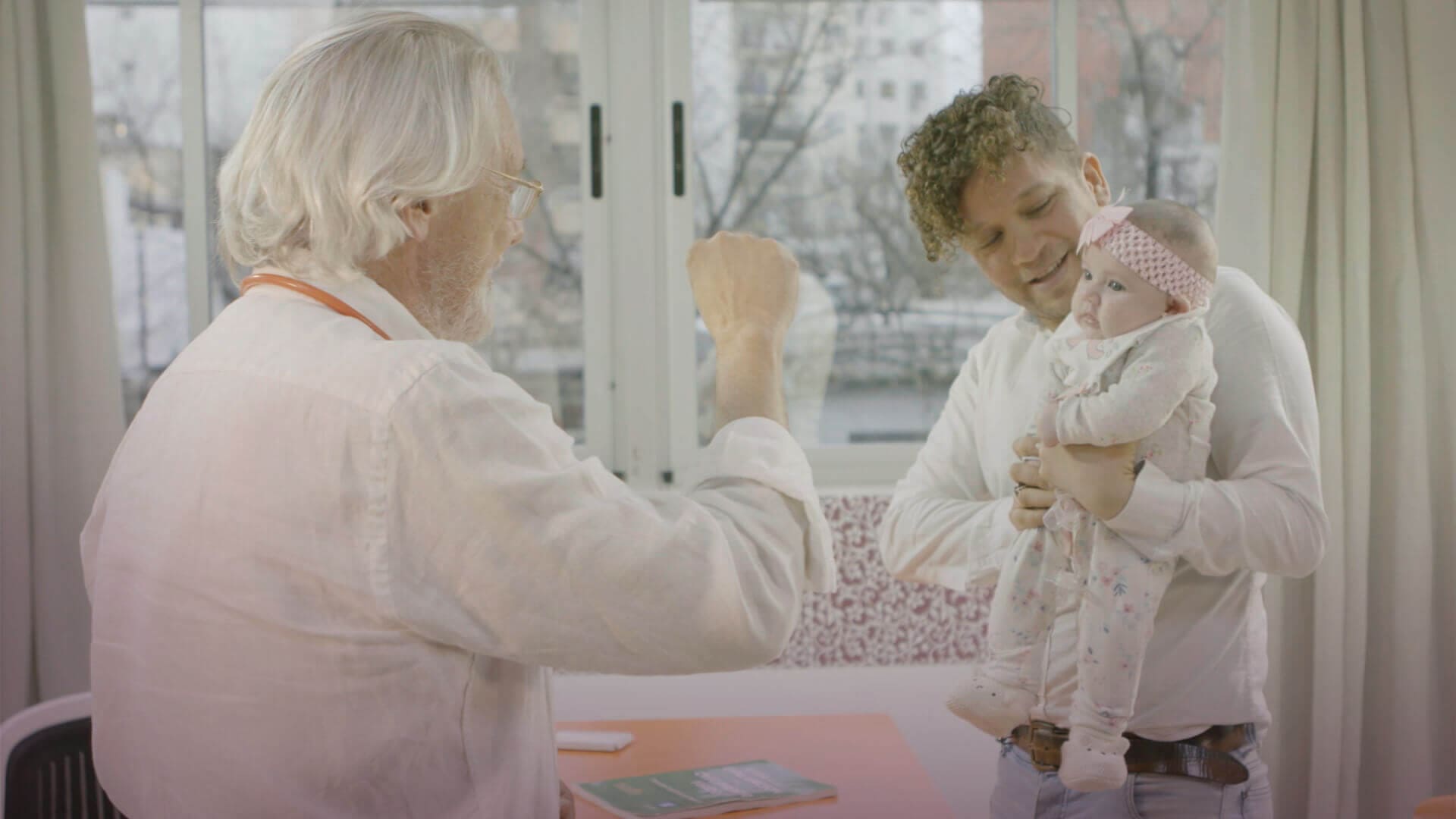 ver Dr. Faga, bebe recien nacido, nacimiento prematuro, adopcion, crianza de los hijos