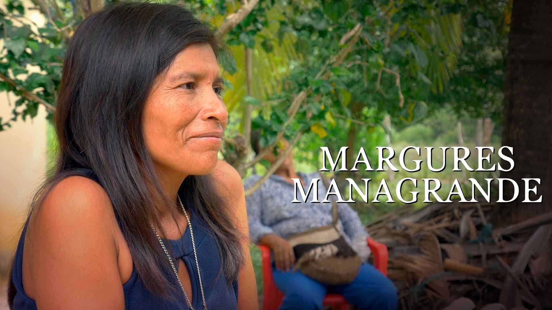 Mujer indígena adulta sentada de perfil - Margures Managrande