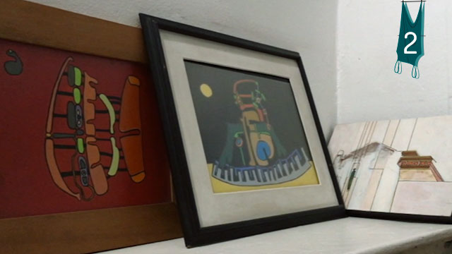 obras de arte sobre un mesón